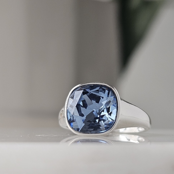 Official Swarovski Blue Crystal Ring, size 6, 925 Sterling Silver - Picture 2 of 5